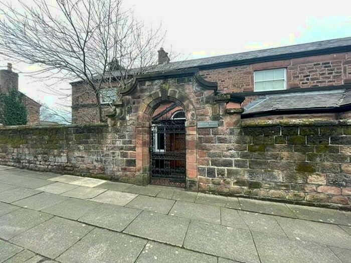 2 Bedroom Cottage To Rent In Rose Brow, L25