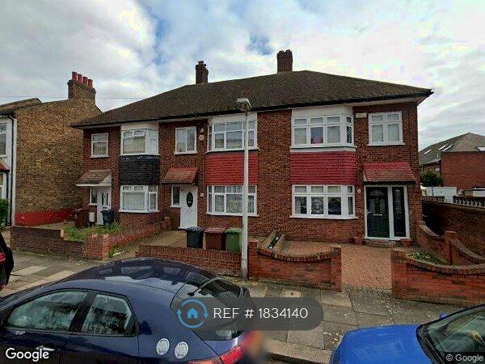 4 Bedroom Terraced House To Rent In Hainault Road, Chadwell Heath, Romford, RM6