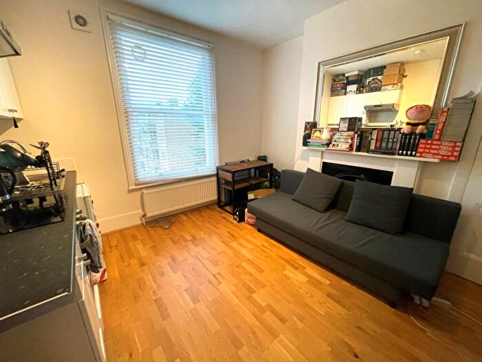 Flat To Rent In Wilberforce Road, Finsbury Park, N4