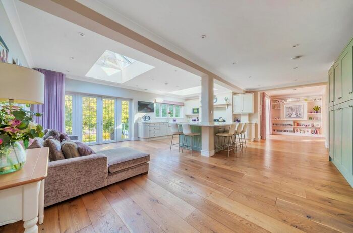 5 Bedroom Detached House For Sale In London Road, Addington, West Malling, ME19