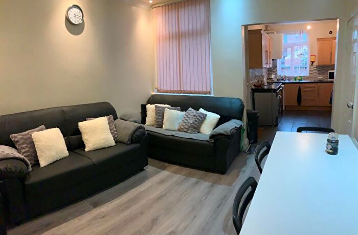 6 Bedroom Terraced House To Rent In Haydn Avenue, Manchester, M14