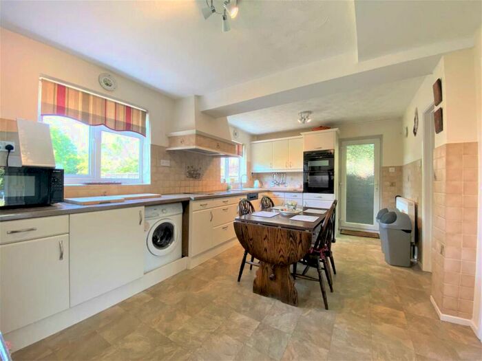 3 Bedroom Semi-Detached House To Rent In Church Road, Totternhoe, LU6