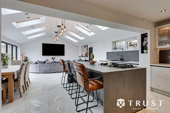 4 Bedroom Detached Bungalow For Sale In Hall Park Avenue, Liversedge, WF15