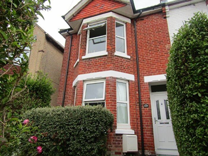 4 Bedroom Semi-Detached House To Rent In Broadlands Road, Southampton, SO17