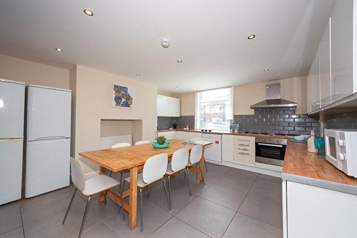 8 Bedroom Terraced House To Rent In Manor Terrace, Headingley, Leeds, LS6