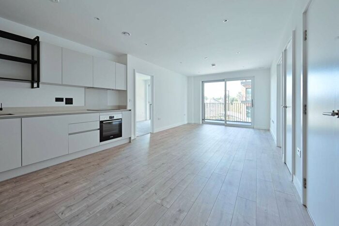 2 Bedroom Flat To Rent In Eight Gardens, Watford, WD24