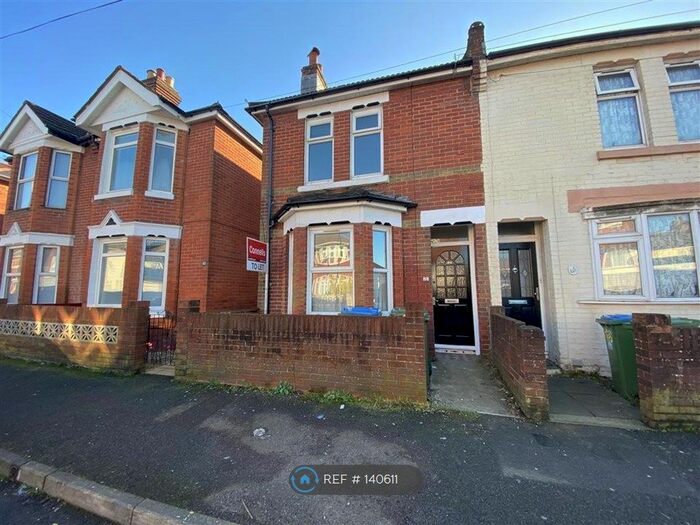 3 Bedroom Semi-Detached House To Rent In Grove Road, Southampton SO15