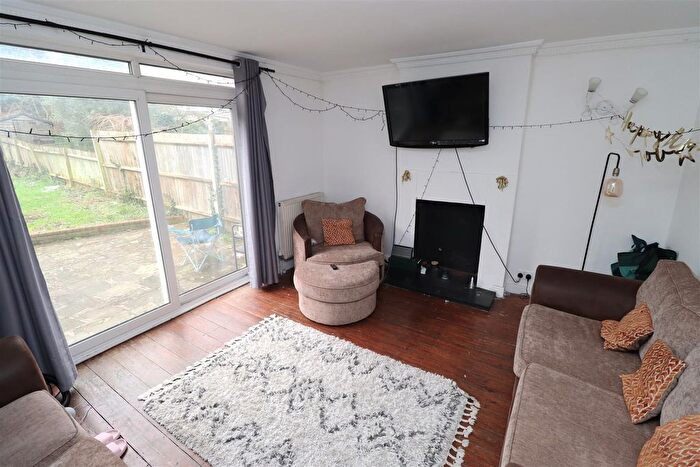 4 Bedroom Detached House To Rent In Brookside Road, Golders Green, NW11