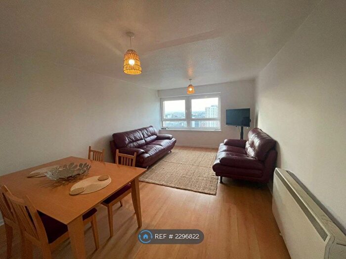 2 Bedroom Flat To Rent In Taylor Place, Glasgow, G4