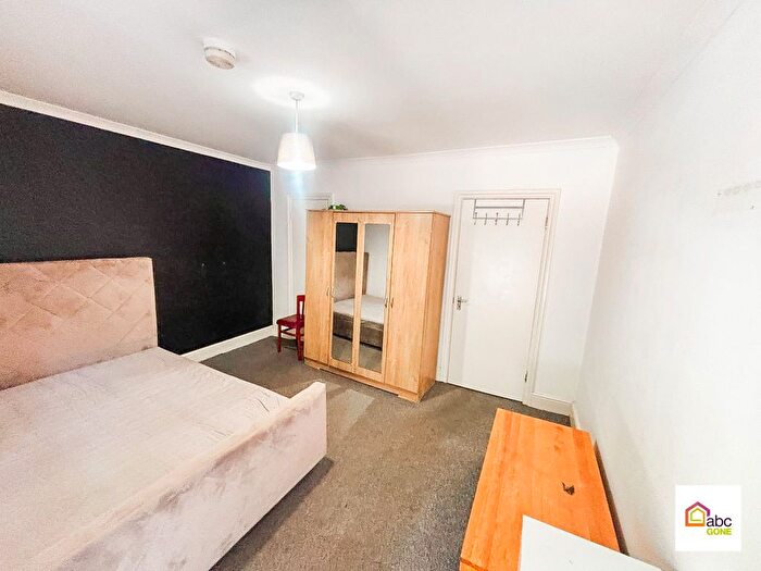 1 Bedroom Flat To Rent In Park Avenue, Barking, Uk, IG11