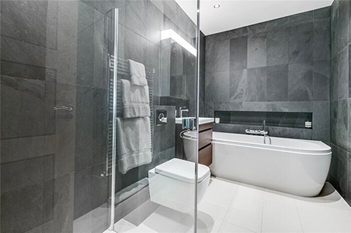 2 Bedroom Flat To Rent In Brasenose Drive, Barnes, SW13