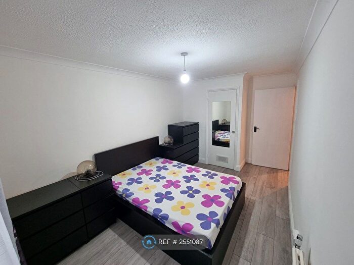 2 Bedroom Flat To Rent In Hunsdon Close, Dagenham, RM9