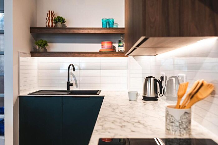 6 Bedroom Flat To Rent In Leazes Parade Holland Drive, Newcastle, NE2