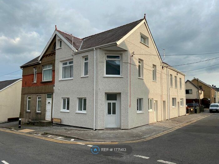 1 Bedroom Flat To Rent In Bridge Street, Penygroes, Llanelli, SA14