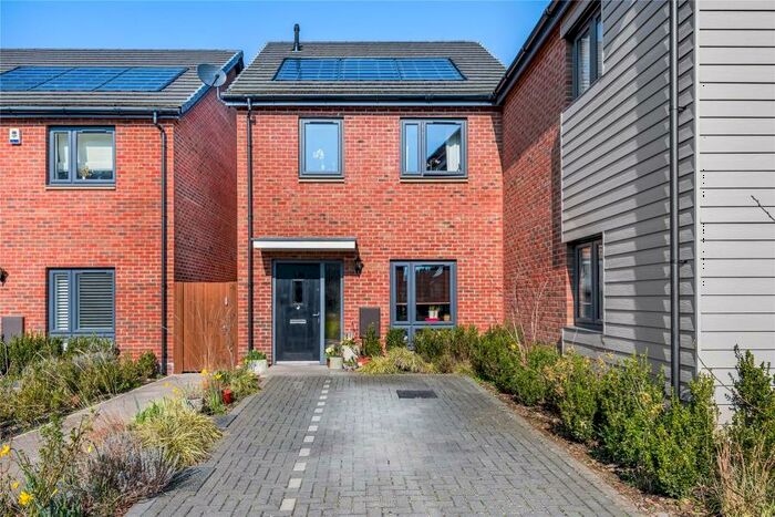 3 Bedroom Link Detached House To Rent In Reed Street, Woking, GU22