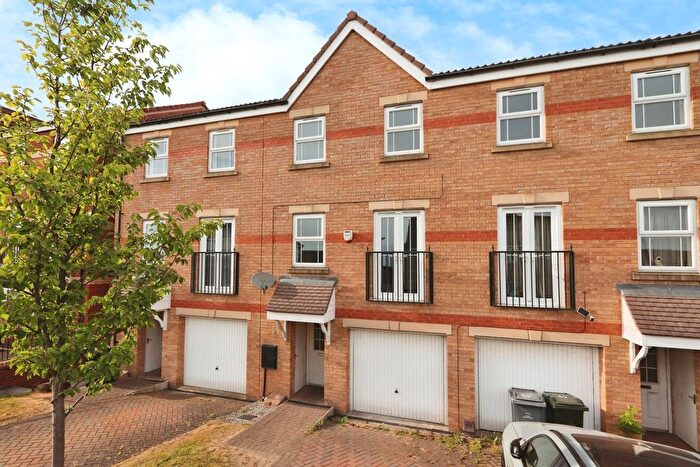 3 Bedroom Town House To Rent In Roebuck Ridge, Jump, Barnsley, S74