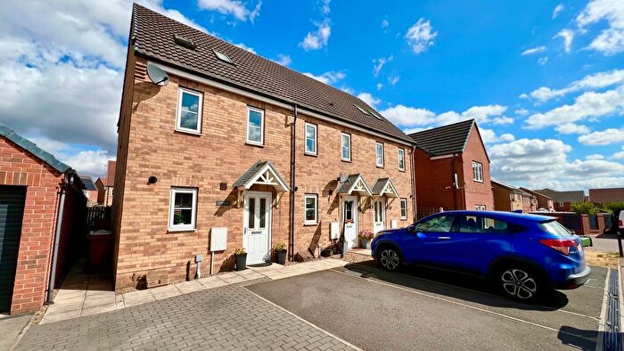 3 Bedroom End Of Terrace House For Sale In Plover Way, Scunthorpe, DN16