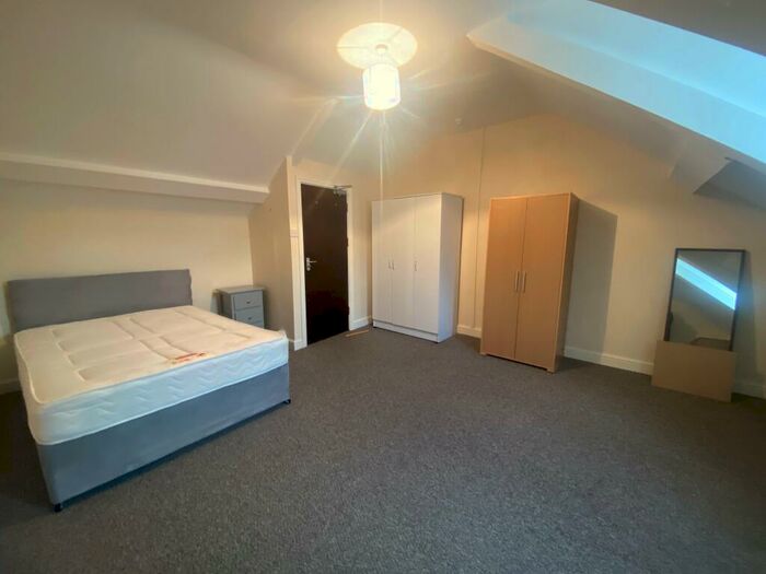 5 Bedroom House To Rent In St Helens Avenue, Brynmill, Swansea, SA1