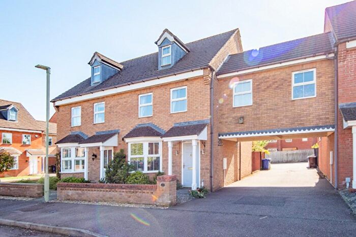 3 Bedroom Town House For Sale In Oxlip Leyes, Bure Park, Bicester, Oxfordshire, OX26