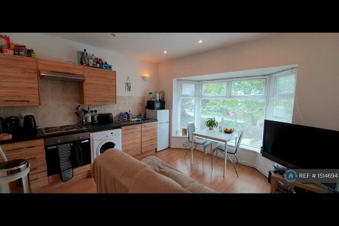 1 Bedroom Flat To Rent In Alwoodley Lane, Leeds, LS17