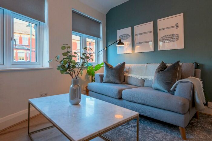 2 Bedroom Serviced Apartments To Rent In Station Road, Henley-On-Thames, Oxfordshire, RG9