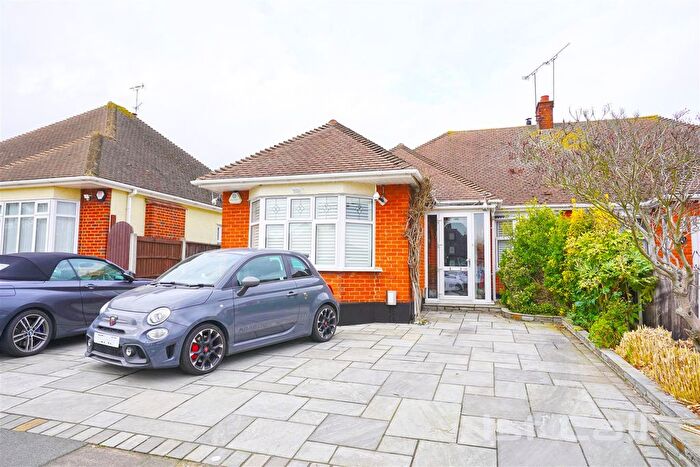 4 Bedroom Chalet For Sale In Sought After Wick Estate Location, Steyning Avenue, Southend-On-Sea, SS2