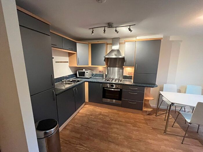 2 Bedroom Flat To Rent In Park Grange Mount, Sheffield, South Yorkshire, Uk, S2