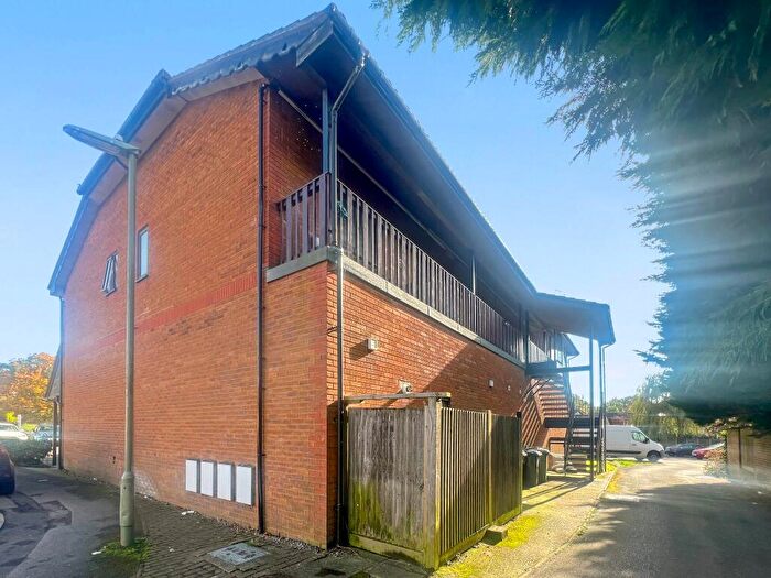 2 Bedroom Apartment To Rent In The Foxgloves, Hedge End, SO30