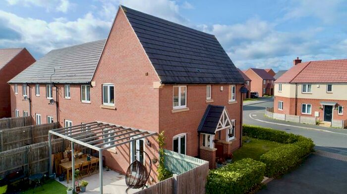 3 Bedroom Semi-Detached House For Sale In Highland Drive, Loughborough, LE11