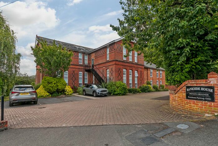 2 Bedroom Flat To Rent In Elm Road, Winchester, SO22