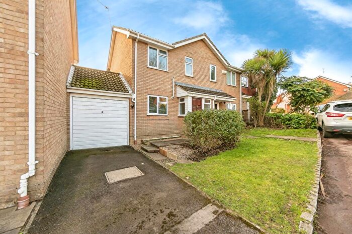 2 Bedroom End Of Terrace House For Sale In Fakenham Close, Lower Earley, Reading, RG6