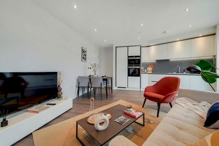 2 Bedroom Flat To Rent In Uncle Southall, Southall, London, UB2