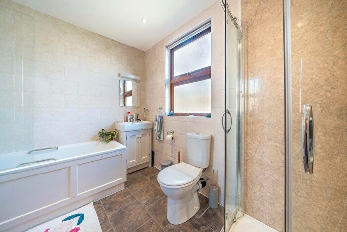 4 Bedroom Semi-Detached House To Rent In Mayton Street, Lower Holloway, London, N7