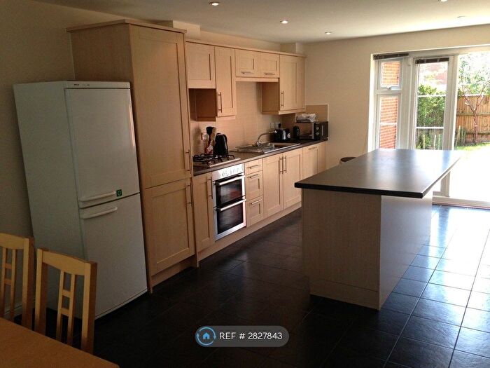 6 Bedroom Semi-Detached House To Rent In Wall Brown Way, Aylesbury, HP19