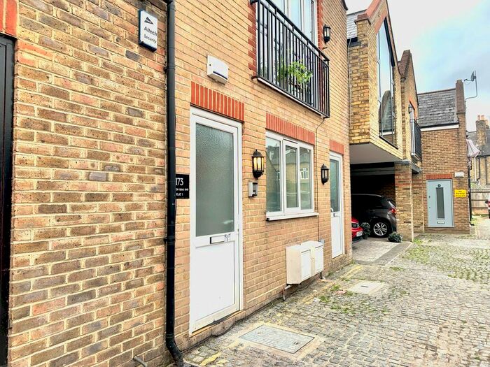 2 Bedroom Flat To Rent In Kingston Road, London, SW19