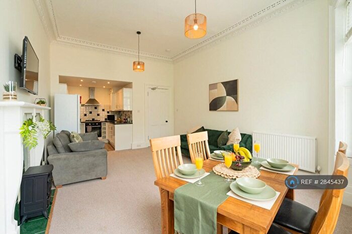 3 Bedroom Flat To Rent In East London Street, Edinburgh, EH7