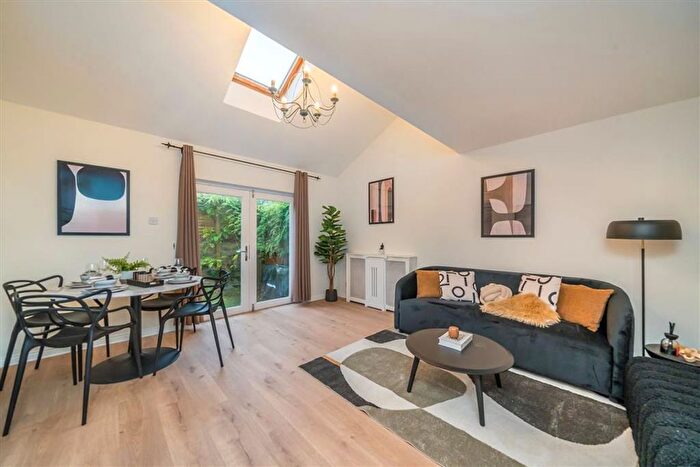 2 Bedroom Flat For Sale In Millennium Place, Shoreditch, E2