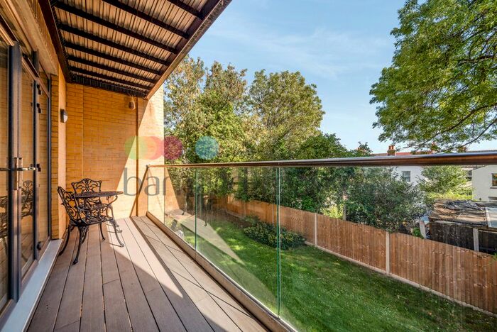 2 Bedroom Flat To Rent In Bevill Close, London, SE25