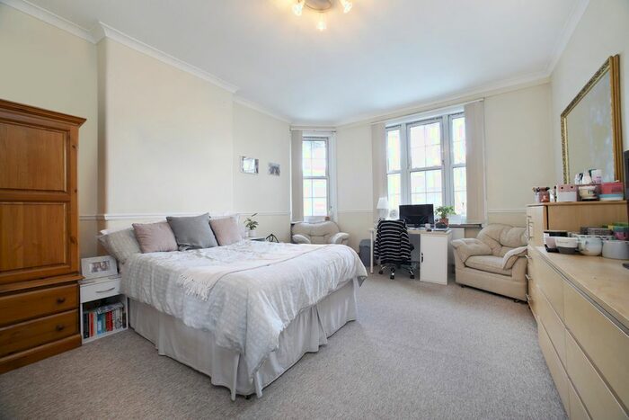 3 Bedroom Flat To Rent In Tooley Street, London, SE1