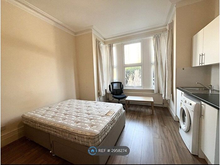 Studio To Rent In Archway Road, London, N6