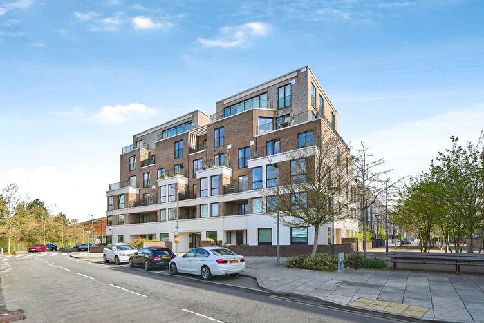 3 Bedroom Flat For Sale In Olympic Park Avenue, Stratford, London, E20