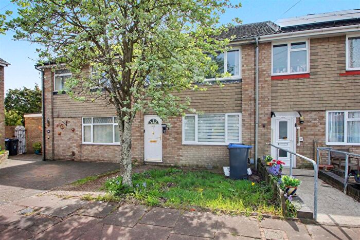 3 Bedroom House To Rent In Wear Close, Worthing, BN13