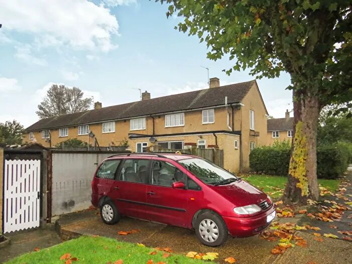 3 Bedroom Semi-detached House To Rent In Whitethorn, Welwyn Garden City, AL7