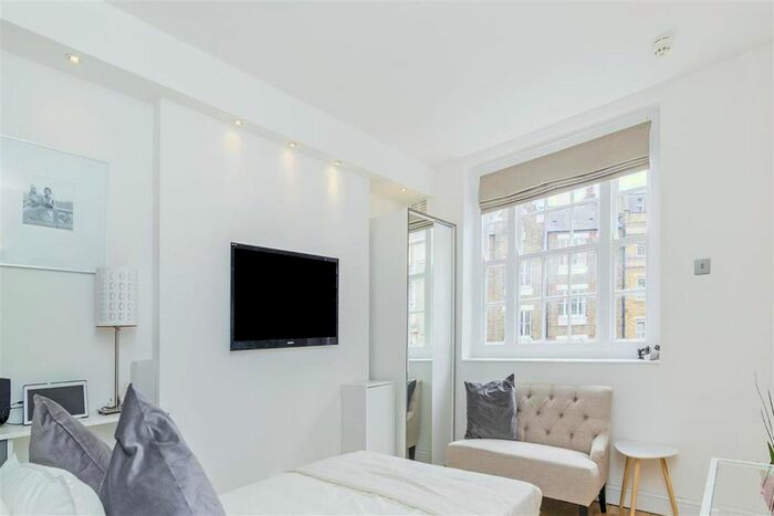 Studio To Rent In Carey Mansions, Rutherford Street, Westminster, London, SW1P