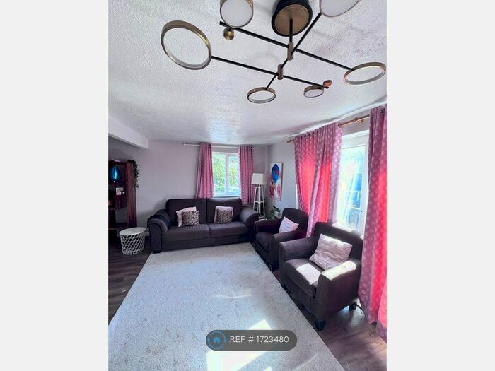 2 Bedroom Maisonette To Rent In Shears Court, Sunbury-On-Thames, TW16