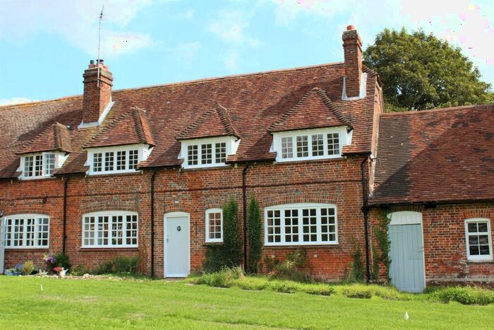 3 Bedroom Cottage To Rent In Stable Yard, Longwood, SO21