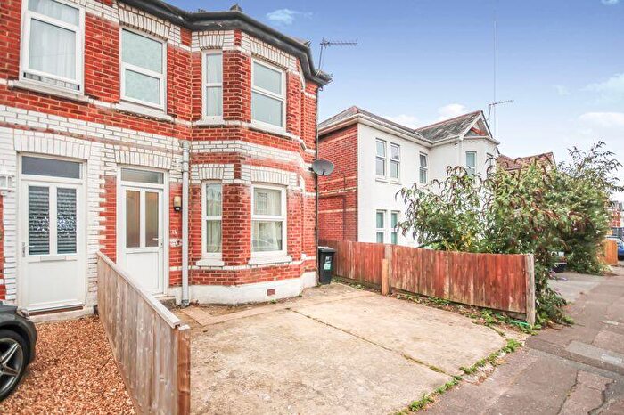 4 Bedroom Semi Detached House To Rent In Woodend Road, Winton, BH9