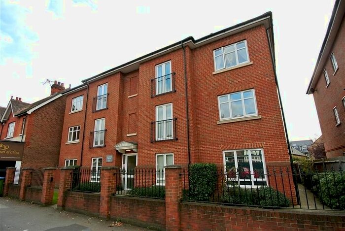 1 Bedroom Flat To Rent In Balfour Road, Weybridge, KT13