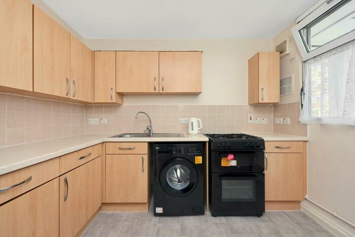 3 Bedroom Flat To Rent In Cordelia Street, London, E14