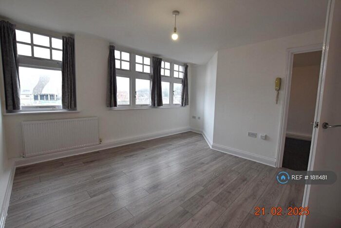 2 Bedroom Flat To Rent In T L House, Luton, LU1